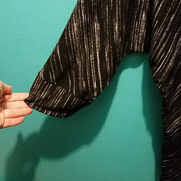 Stripe black top - Picture 4 of 4